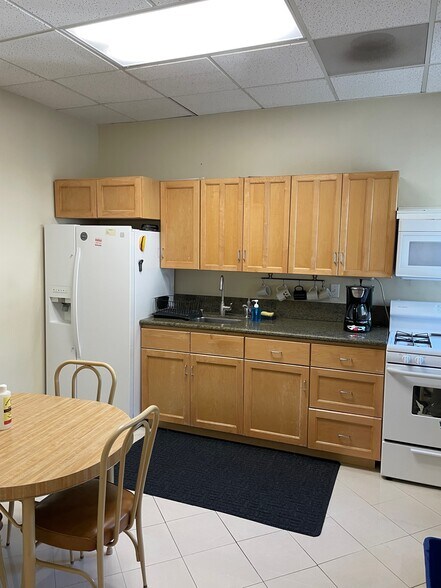 More Photos Of 7915 Painter Ave, Whittier Office For Lease