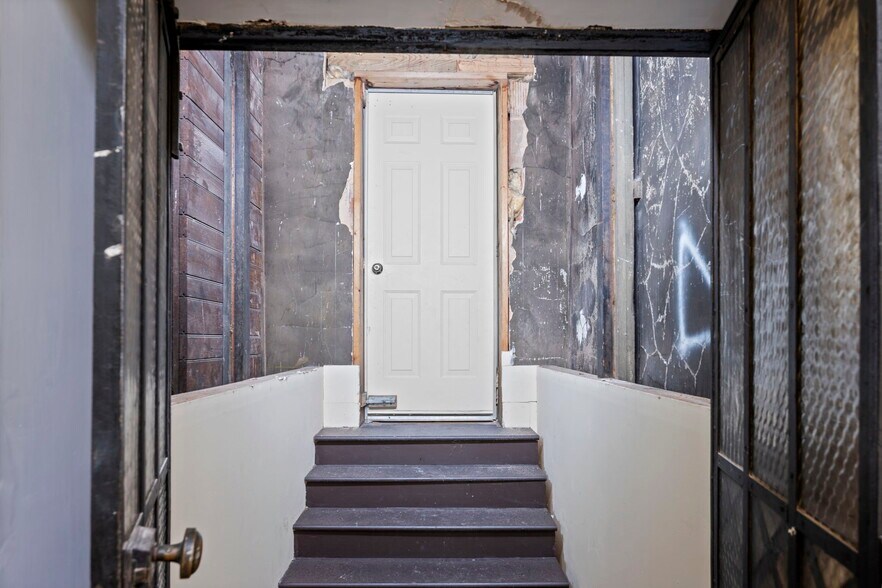 More Photos Of 338 N Charles St, Baltimore Storefront Retail Residential For Sale