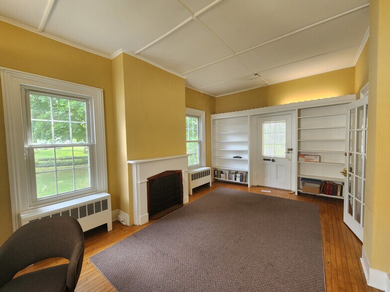More Photos Of 4408 Albany Post Rd, Hyde Park Specialty For Sale