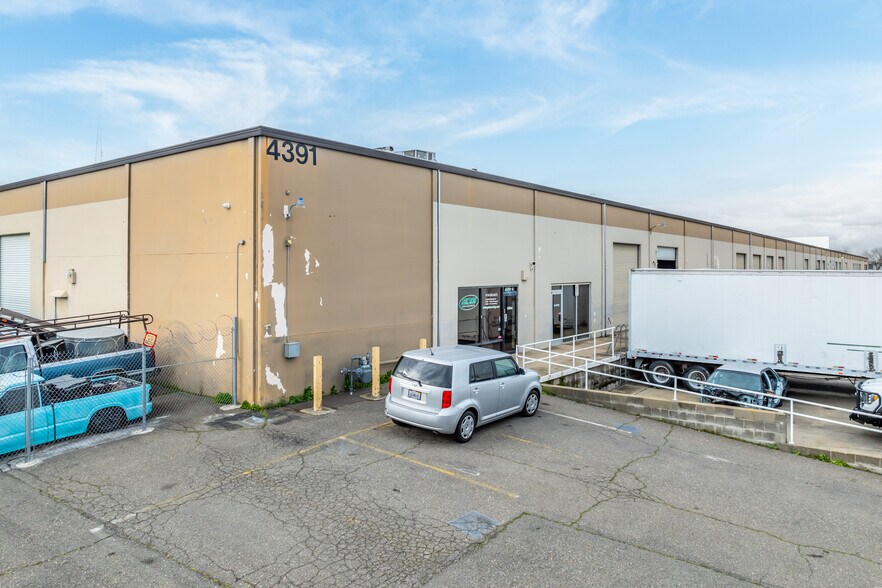 More Photos Of 4391 Pell Dr, Sacramento Warehouse For Lease
