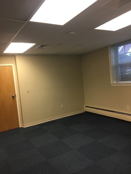 More Photos Of 433 Silas Deane Hwy, Wethersfield Office For Lease