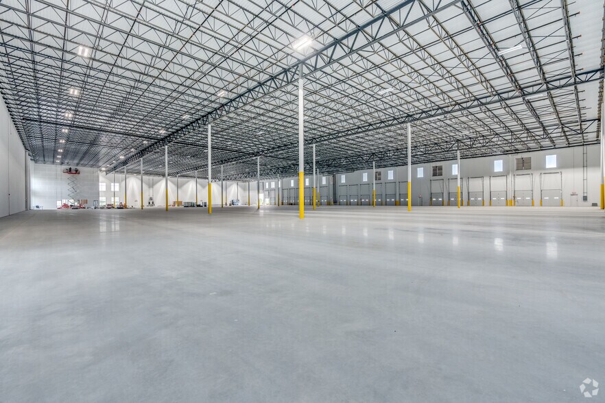 More Photos Of 1021 Everman Pky, Fort Worth Distribution For Lease