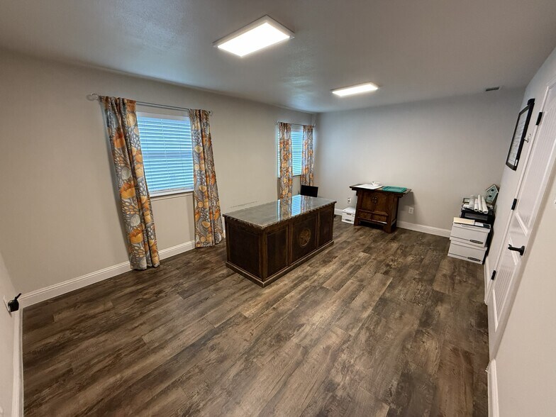 More Photos Of 200 S Main St, Rhome Religious Facility For Lease