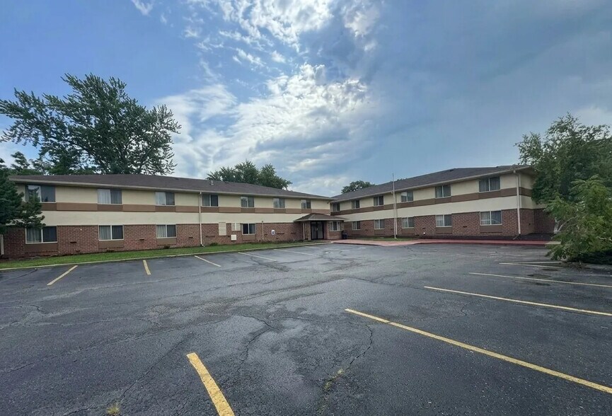 More Photos Of 917 E Milwaukee St, Whitewater Hotel For Lease