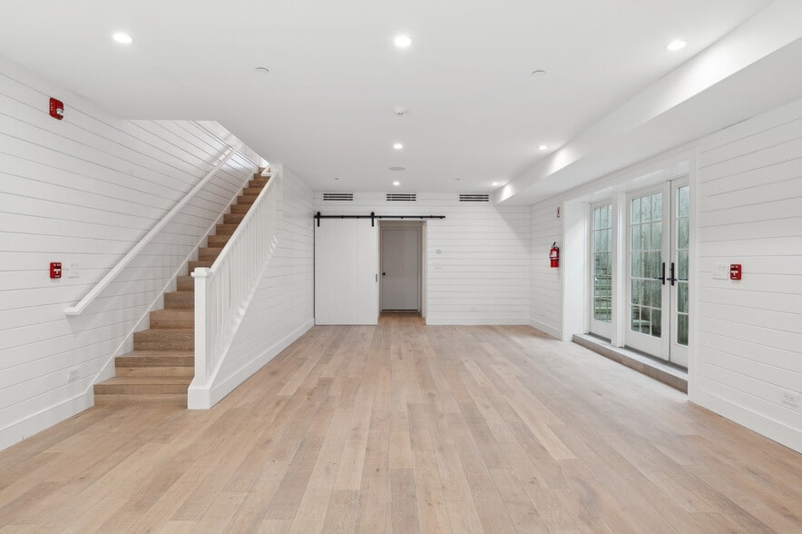 More Photos Of 45 S Euclid Ave, Montauk Storefront Retail Residential For Lease