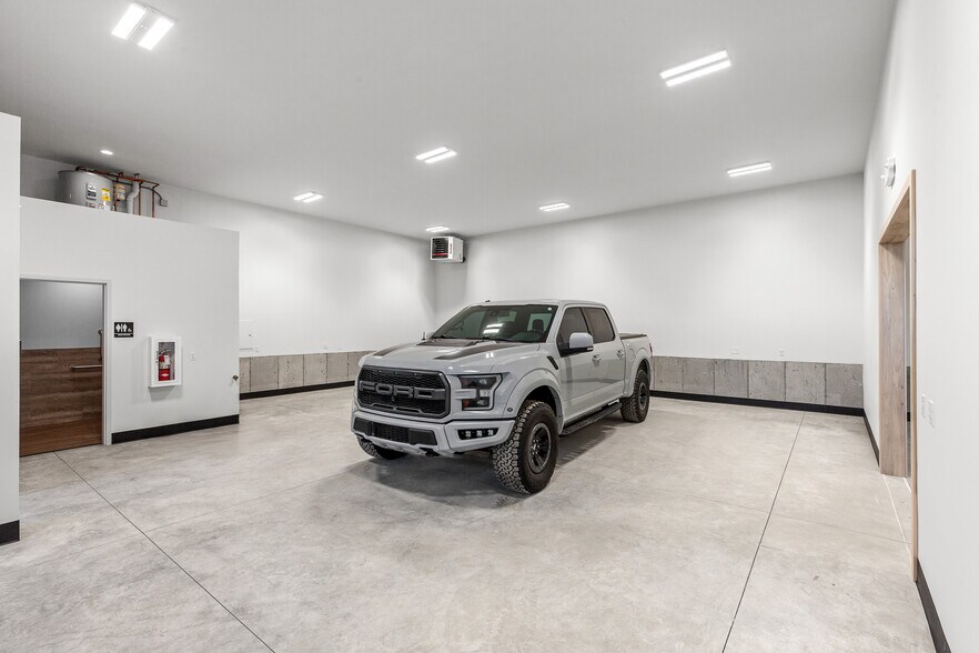 More Photos Of 9409 Aerial cir, Hayden Flex For Lease