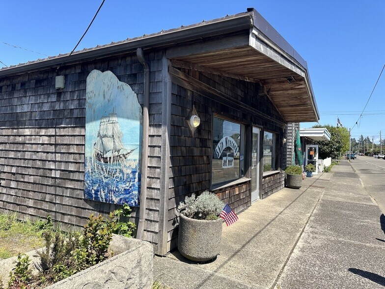 More Photos Of 126 Spruce St E, Ilwaco Hotel For Sale