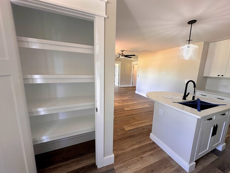 More Photos Of 5735 Fallston Rd, Lawndale Flex For Sale