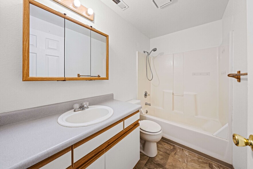 More Photos Of 516 J St, Medford Multifamily For Sale