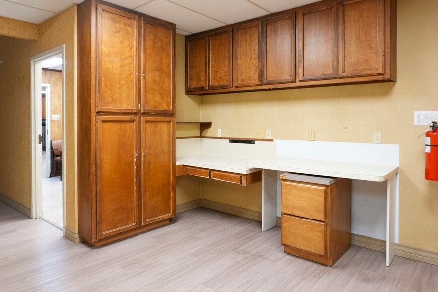 More Photos Of 2201 Cleo St, Corpus Christi Office For Sale
