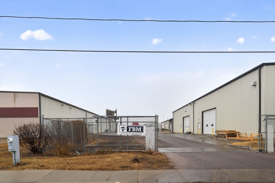 More Photos Of 2605 & 2609 S Carolyn Ave, Sioux Falls Industrial For Lease