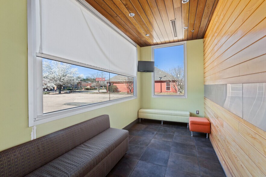 More Photos Of 102 Clinton Center Dr, Clinton Restaurant For Sale