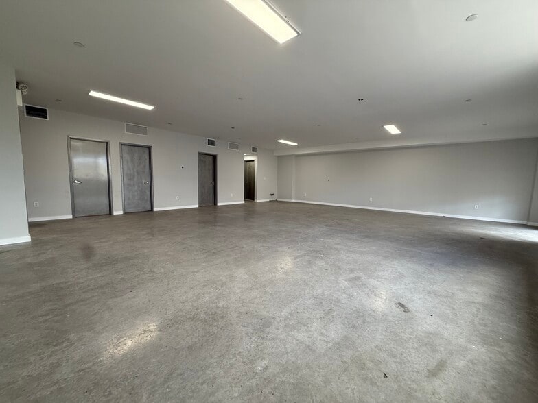 More Photos Of 1539 Covert St, Ridgewood Warehouse For Lease