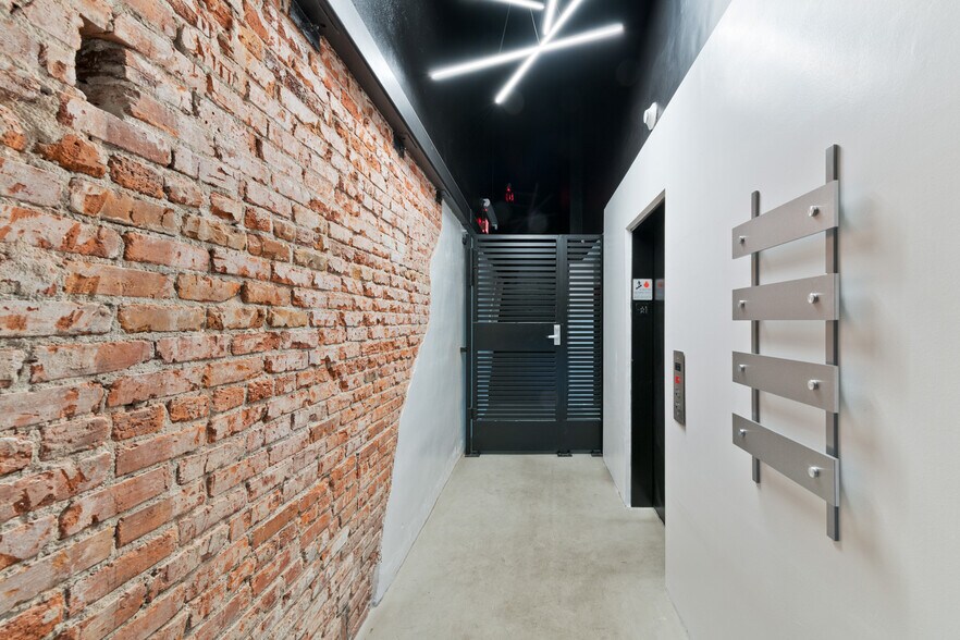 More Photos Of 734 S Main St, Los Angeles Loft Creative Space For Lease