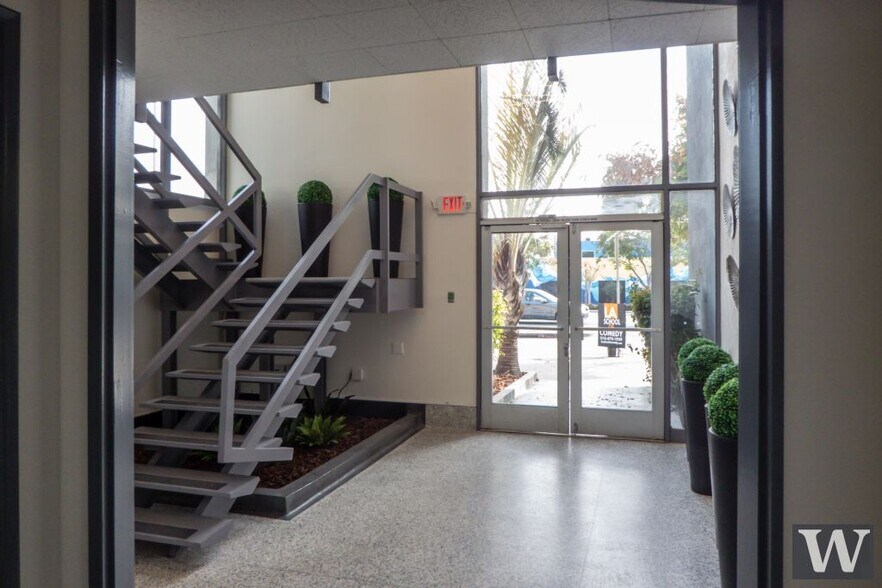 More Photos Of 10835-10841 Santa Monica Blvd, Los Angeles Office For Lease