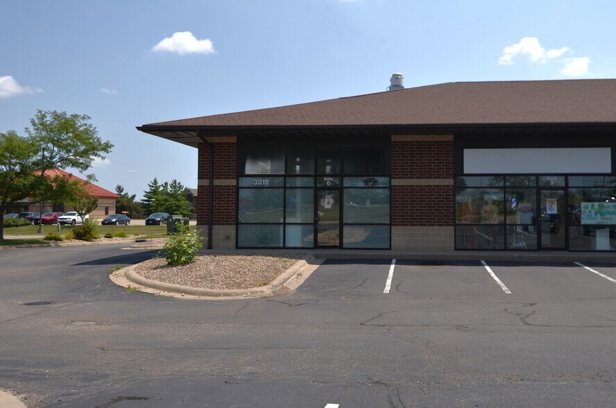 More Photos Of 3315 SW Williams Blvd, Cedar Rapids Storefront Retail Office For Lease