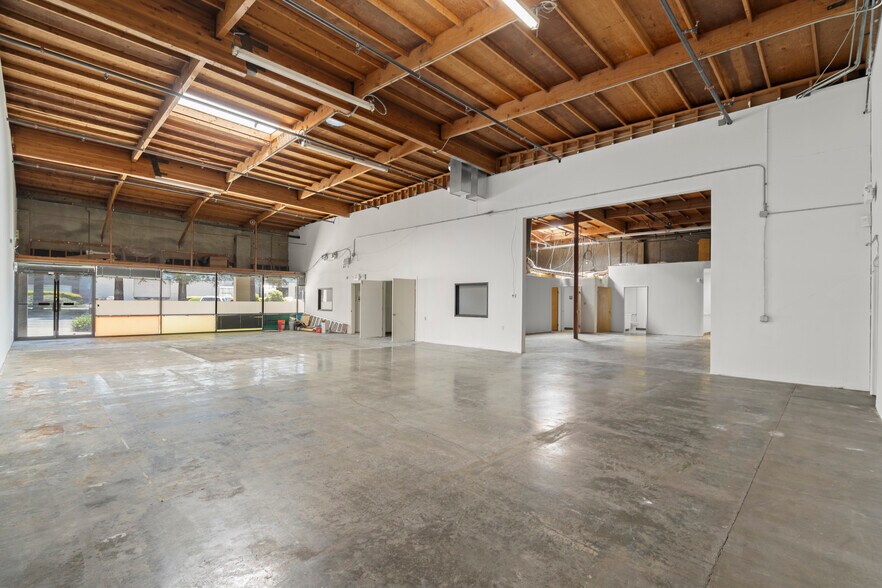 More Photos Of 33401-33433 Western Ave, Union City Warehouse For Lease