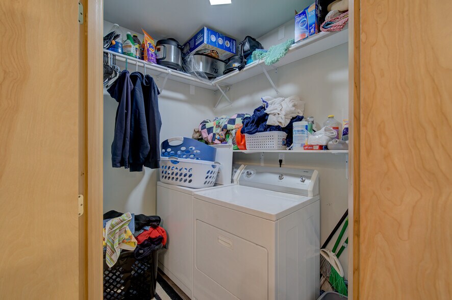 More Photos Of 3003 Highway 101 N, Gearhart Self Storage For Sale