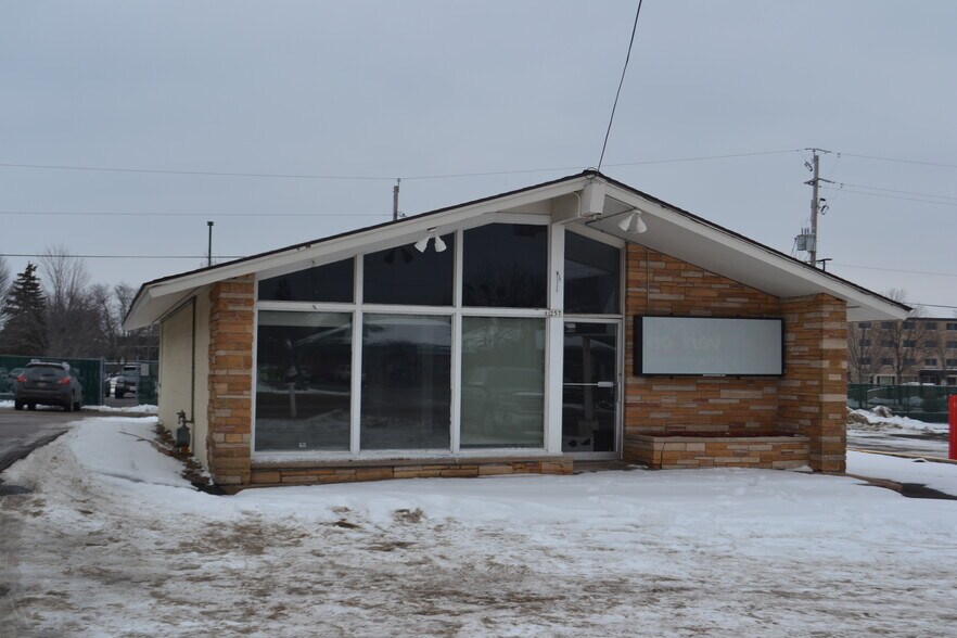 More Photos Of 257 Division St, Stevens Point General Retail For Sale