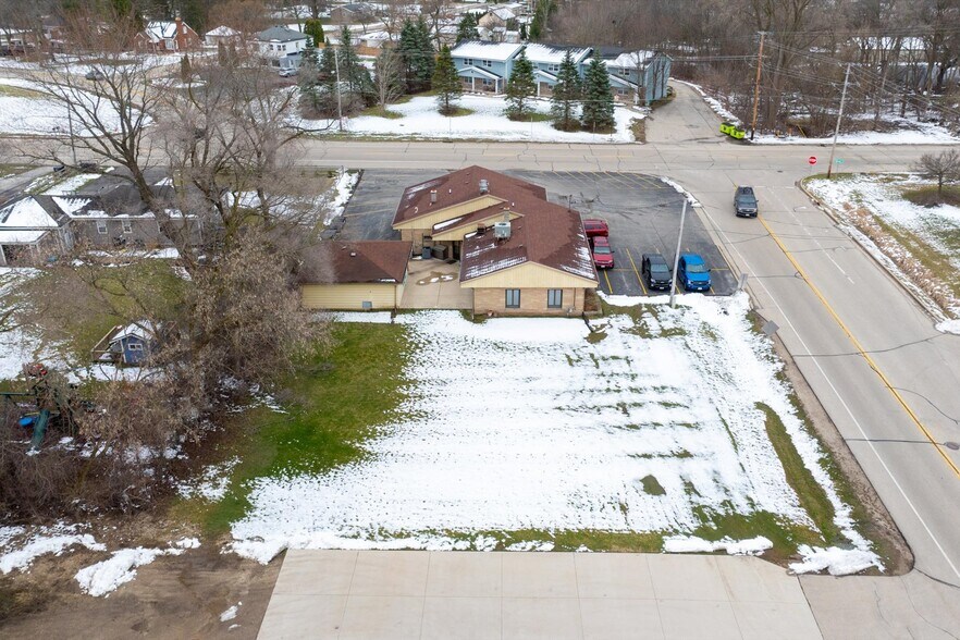 More Photos Of 6290 S Martin Rd, New Berlin Restaurant For Sale