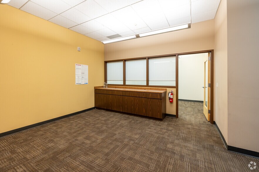 More Photos Of 4000 Quebec St, Denver General Retail For Sale