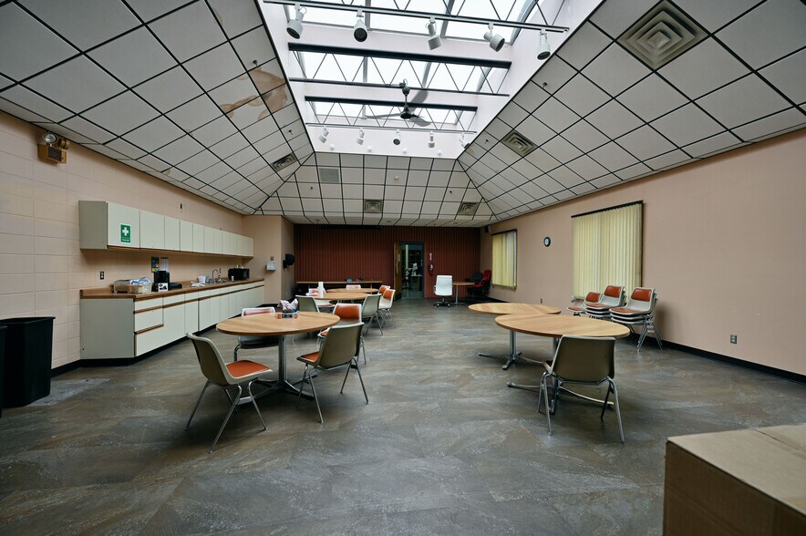 More Photos Of 310 W South St, Rice Lake Manufacturing For Lease