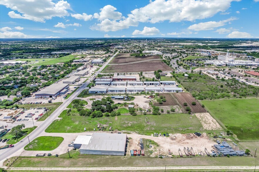 More Photos Of 1251 Bunton Creek Rd, Kyle Warehouse For Lease