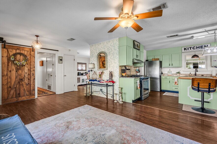 More Photos Of 695 Blue Jay Rd, Rincon General Retail For Sale