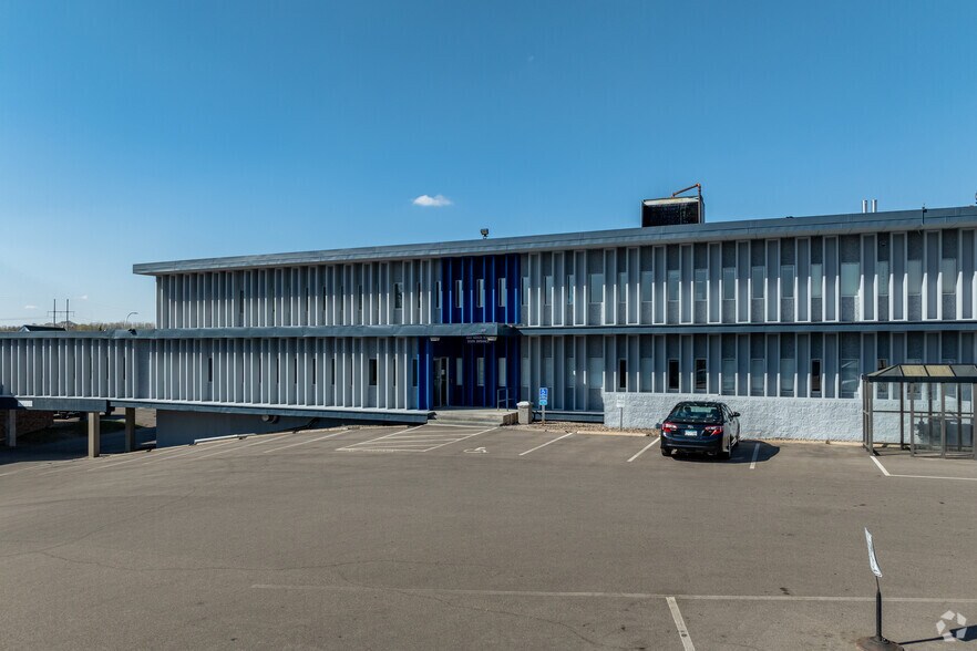 More Photos Of 6063 Hudson Rd, Woodbury Office For Lease