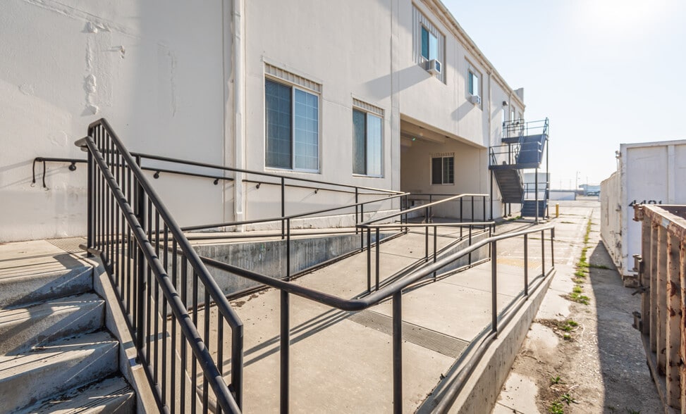 More Photos Of 2901 Apron Ave, Atwater Warehouse For Sale