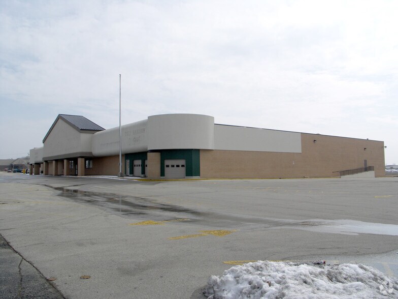 More Photos Of 342-380 W Chrysler Dr, Belvidere Storefront For Sale