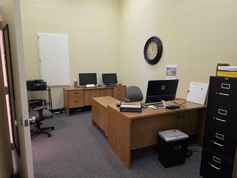 More Photos Of 4960 E Yale Ave, Fresno Warehouse For Sale