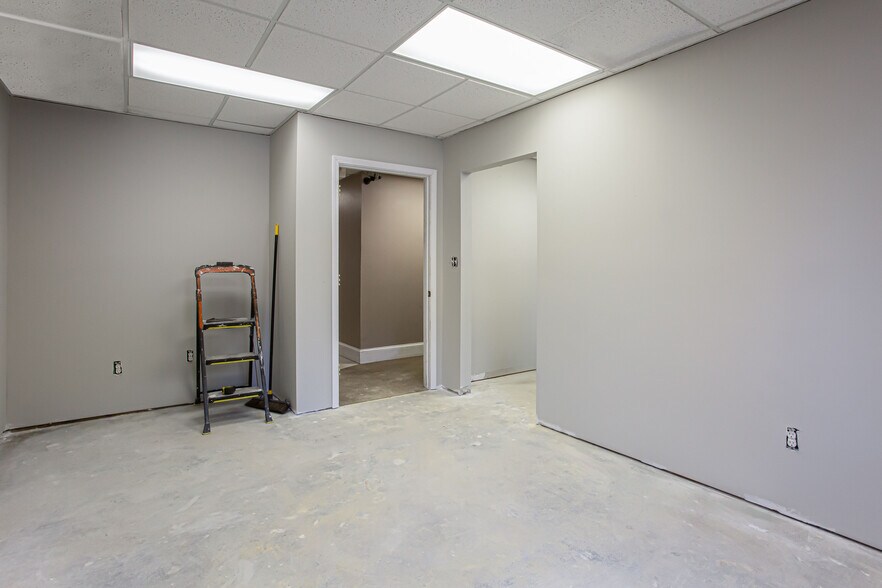 More Photos Of 2433 Lake Rockaway Rd, Conyers Warehouse For Sale