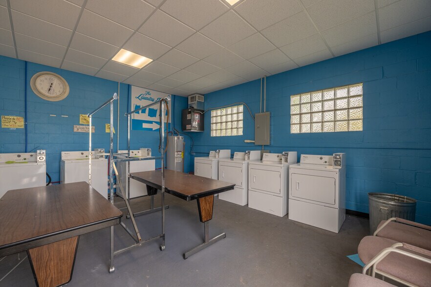 More Photos Of 220 W Lincoln St, Hawk Point General Retail For Sale