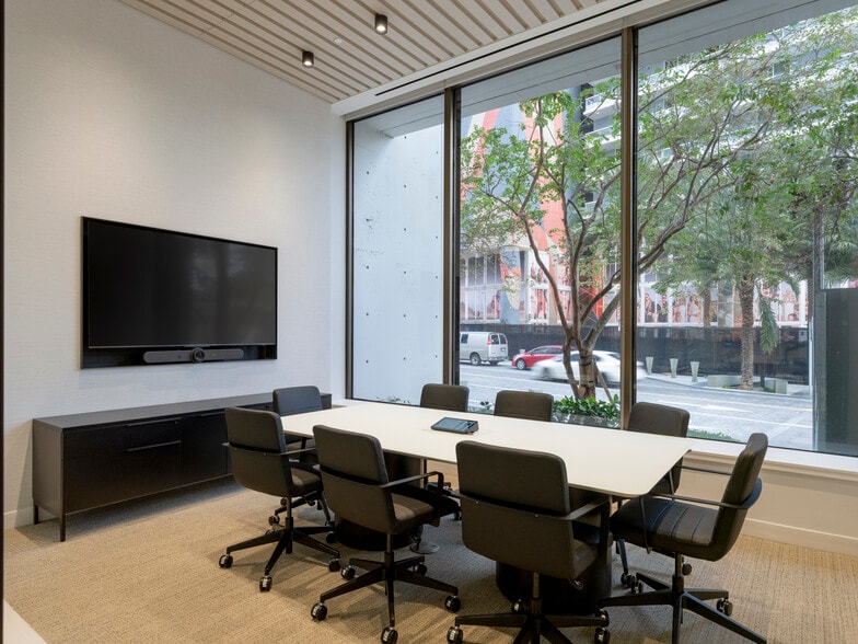 More Photos Of 2 S Biscayne Blvd, Miami Office Residential For Lease