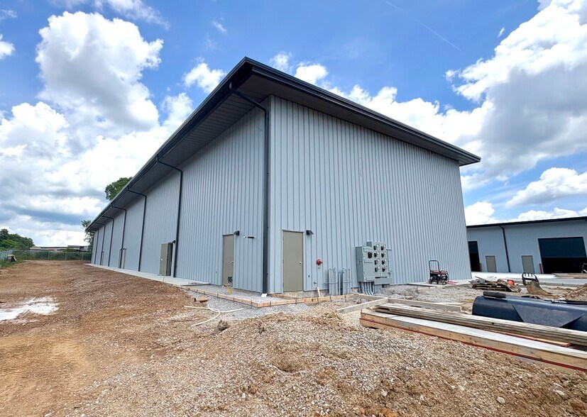 More Photos Of 5801 Middlebrook Pike, Knoxville Warehouse For Lease
