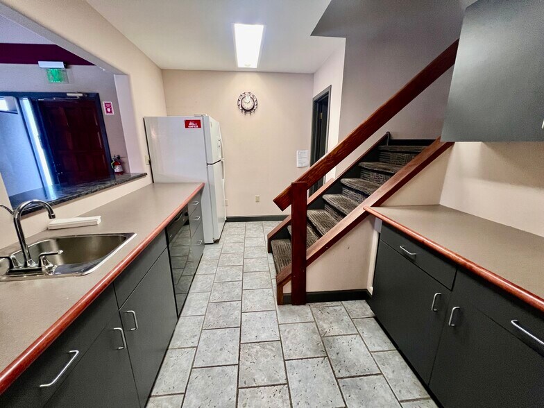 More Photos Of 300 N Pottstown Pike, Exton Office For Lease