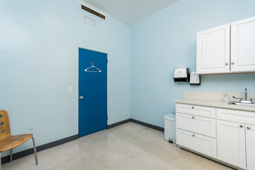 More Photos Of 1533 Alamitos Ave, Long Beach Medical For Sale