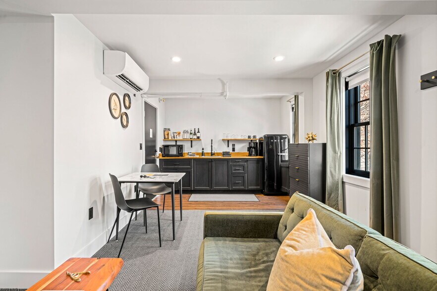 More Photos Of 409 The Hill, Portsmouth Hotel For Sale