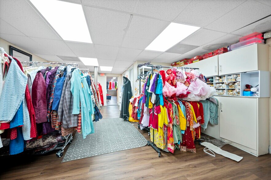 More Photos Of 338 N Charles St, Baltimore Storefront Retail Residential For Sale