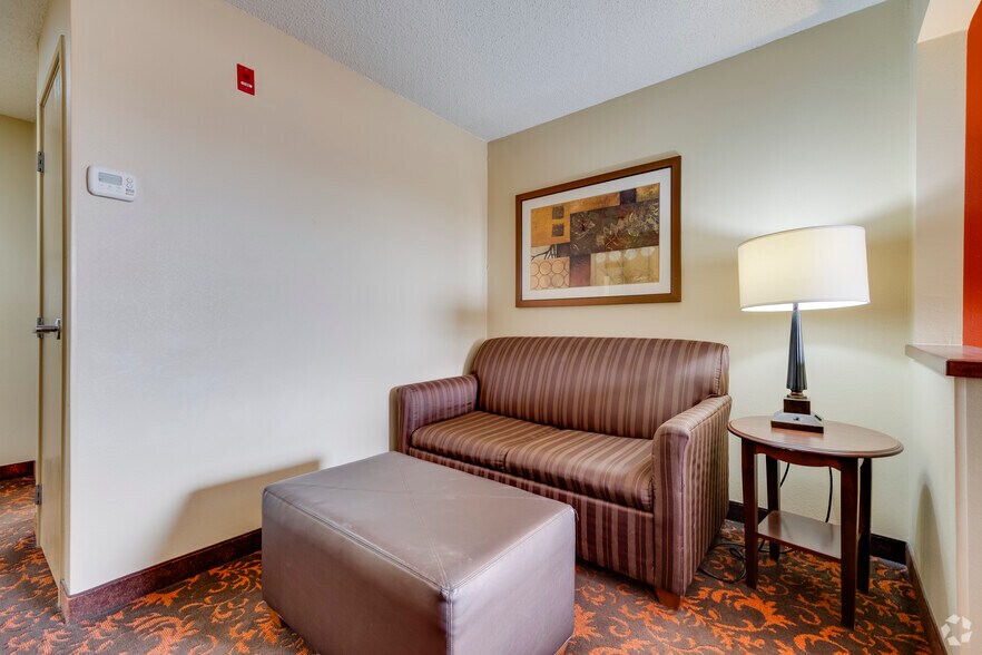 More Photos Of 4003 S Loop 289, Lubbock Hotel For Sale