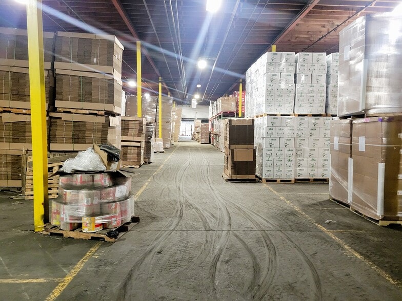More Photos Of 32 Chestnut St, Farmingdale Warehouse For Lease