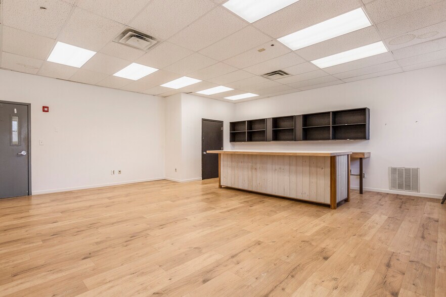 More Photos Of 11515 Highway 31, Sellersburg Light Distribution For Lease