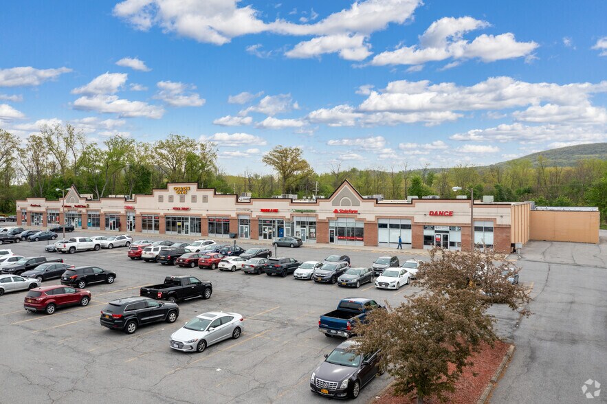 More Photos Of 982-986 Main St, Fishkill Unknown For Lease