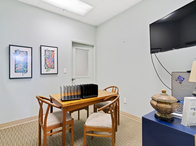 More Photos Of 1168-1258 Jacaranda Blvd, Venice Storefront For Lease