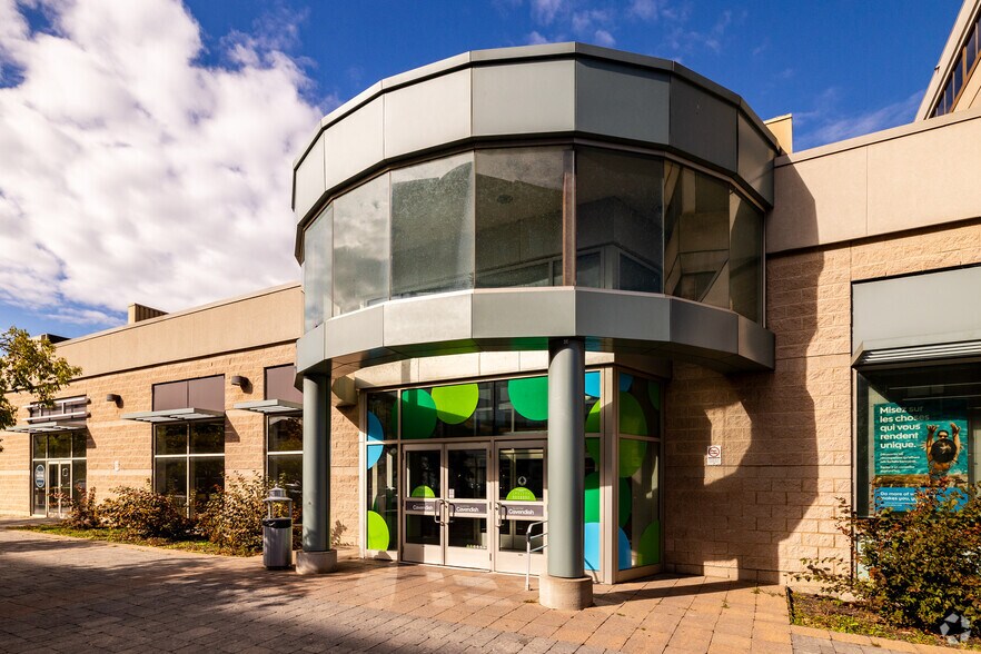 More Photos Of 5800 Boul Cavendish, Cote-St-Luc General Retail For Lease