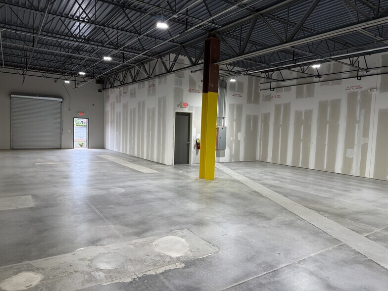 More Photos Of 2975 Breckinridge Blvd, Duluth Industrial For Lease