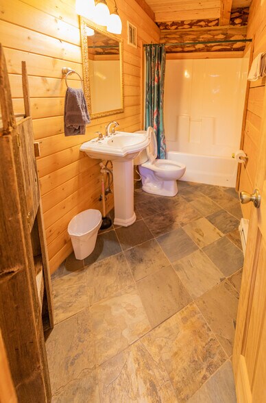 More Photos Of 860 County Road 142, Lake City Hotel For Sale