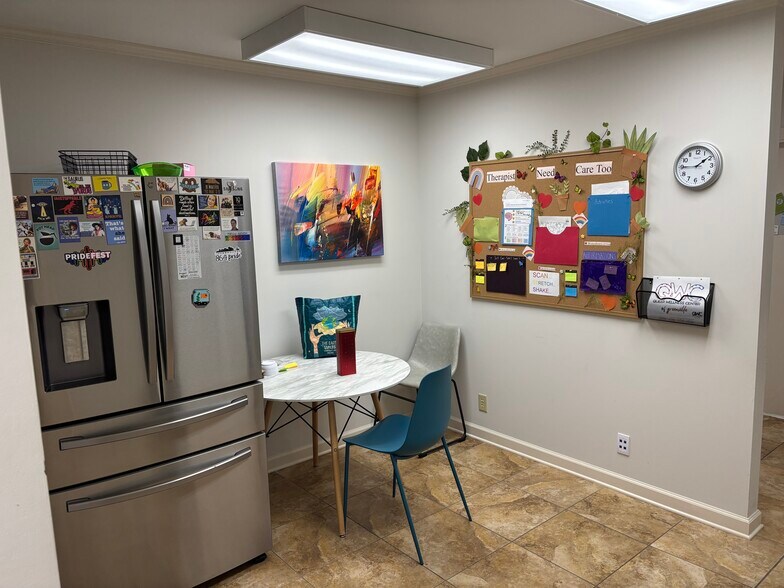 More Photos Of 30 Pointe Cir, Greenville Medical For Lease