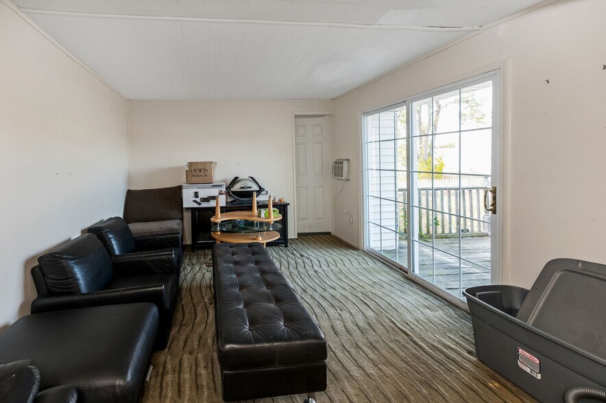 More Photos Of 3905 32nd St, Port Huron Truck Terminal For Sale